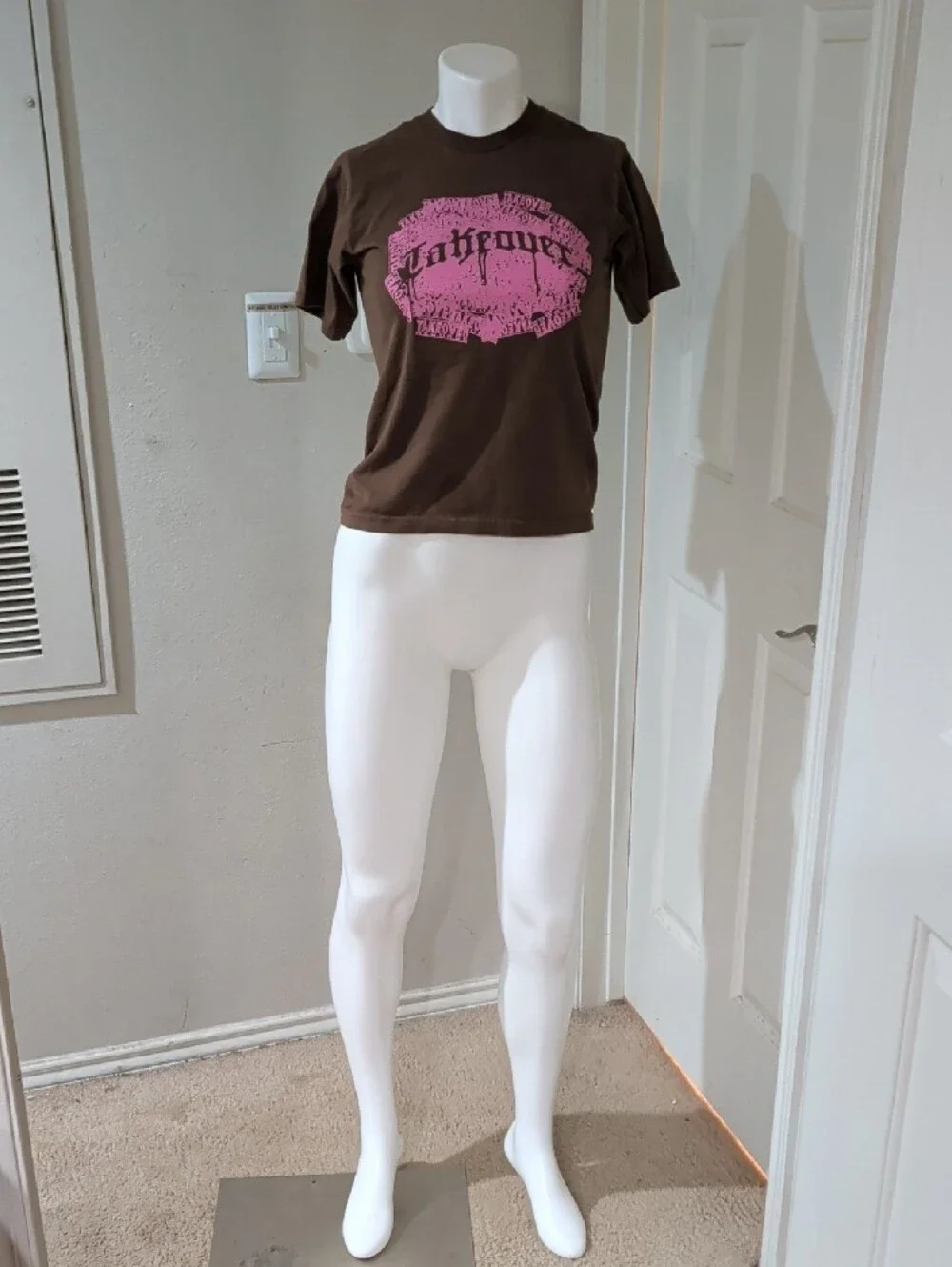 Kids Short Sleeve Brown T-Shirt with Pink Graphic Takeover Records Women's XS US